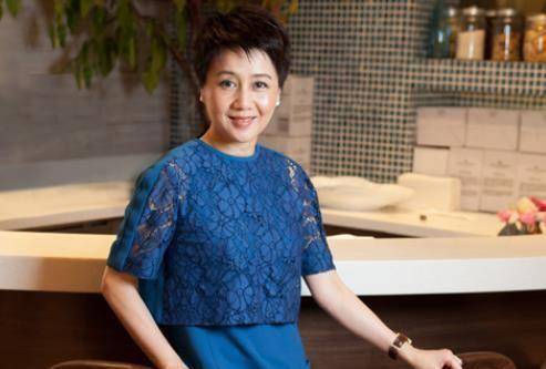 何鸿燊比梁安琪大多几岁 梁安琪为什么能成为四太?_梨抖网