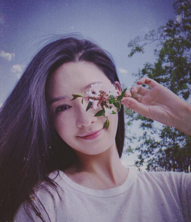 李沁云南大理旅行照,云淡风轻,美人美景尽收眼底_地方_大海_感觉