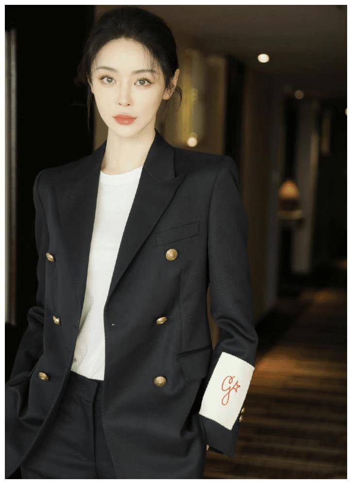 周冬雨娜扎同学,三搭王鹤棣演过《苍兰诀》,在《长风渡》演反派被骂!