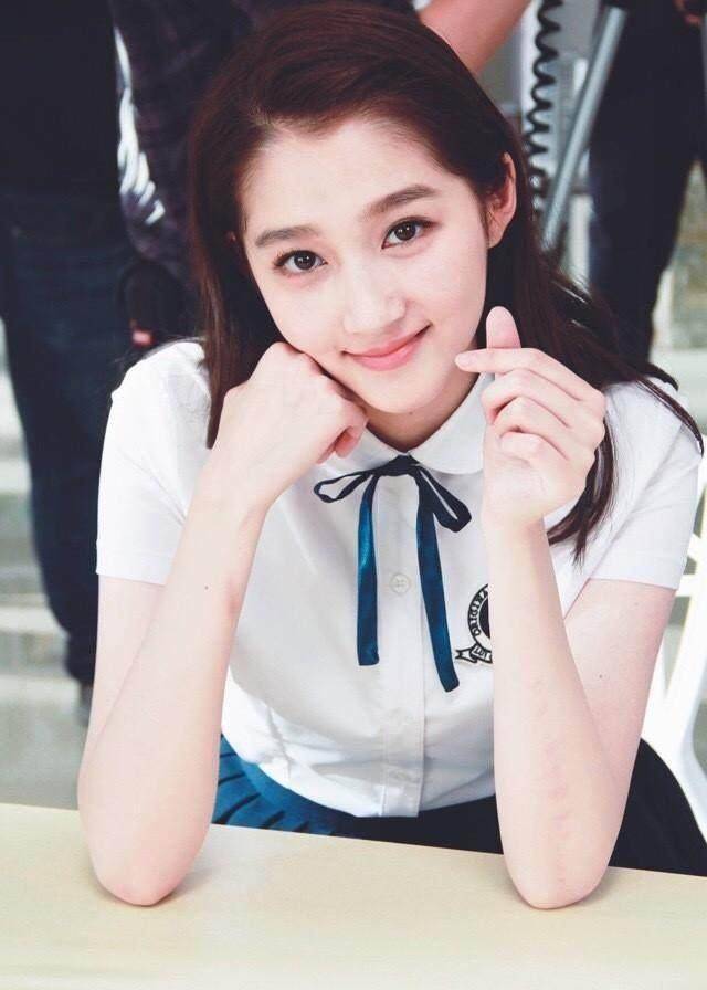 关晓彤19岁生日爸爸晒儿时萌照,提醒女儿不要恋爱_小时候_年龄段_什么