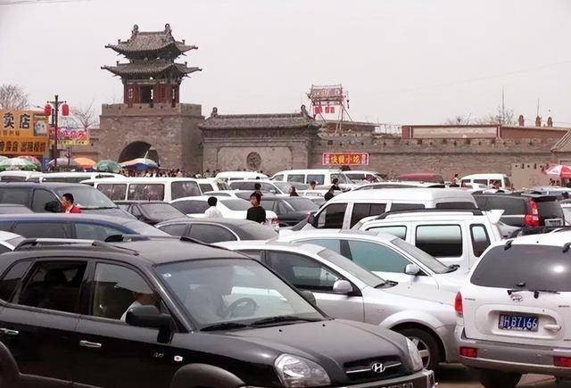 2019年乔家大院摘牌：一夜之间，1050平店面被腾退，服务员大换血
