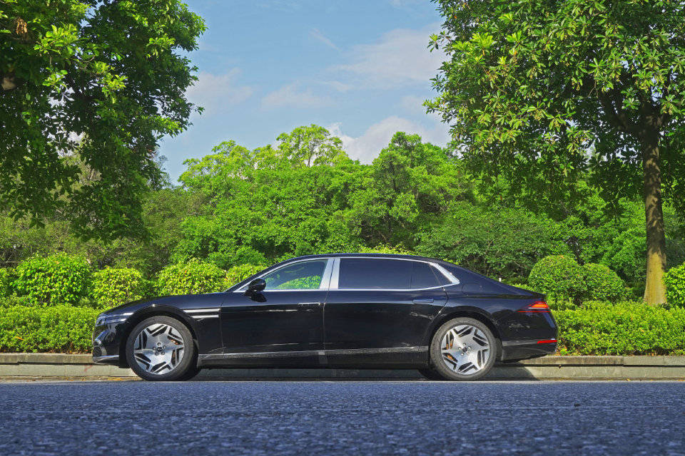 海川品车|成就传奇 试驾捷尼赛思g90行政加长版_搜狐汽车_搜狐网