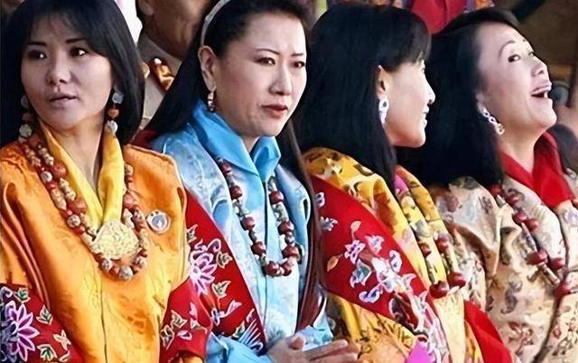 纪实:四世不丹国王,17岁继位,娶同胞4姐妹,一碗水端平后宫_辛格