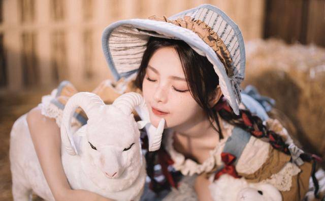 杨超越#,#杨超越男助理#,#脱粉回踩#最新动态【何洛洛】00后小先忖