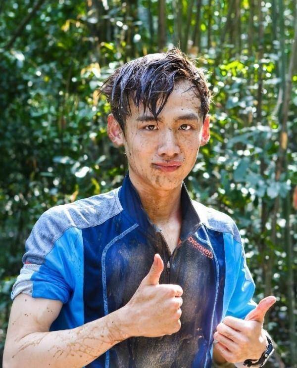 激萌耿直路障白敬亭,天真撩有木有,这样的白小爷你肯定没有看过_梨花