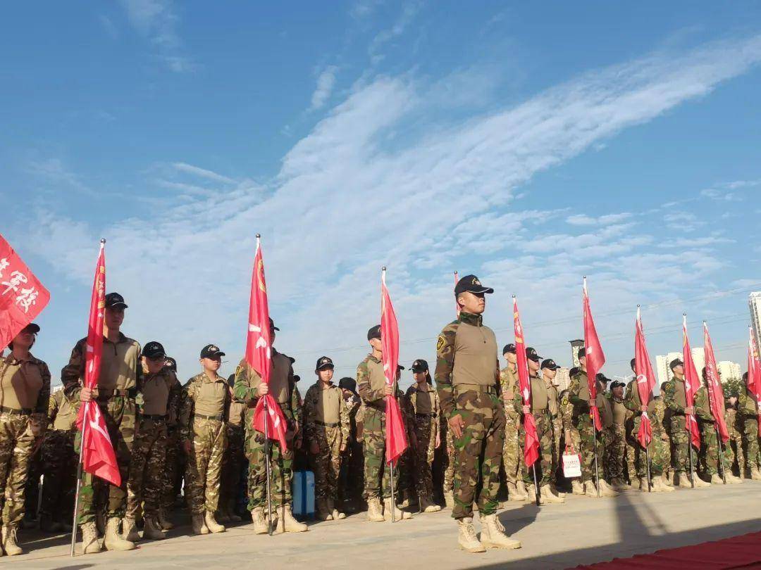 第七届北漠狼军少年军事特训夏令营开营_教育_训练_成长