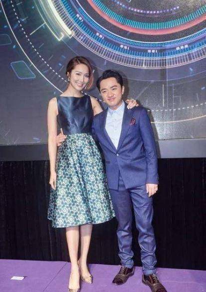 李亚男抱三岁女儿为王祖蓝庆生,父女共用一张脸,小女儿更像妈妈_身高
