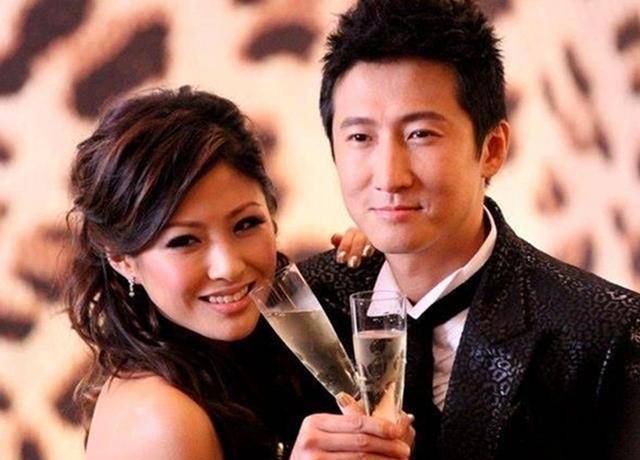 曾不满老公长居内地工作_周家蔚_洪天明_儿子