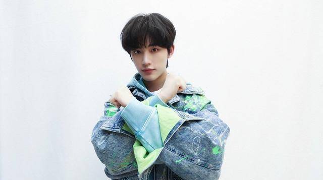 出演过《我们的少年时代》,《甜蜜暴击》,《念念》等,丁程鑫的外貌很