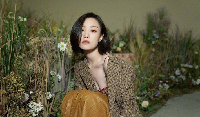 从这部杂志电影倪妮可以明显看出倪妮最近瘦了不少.