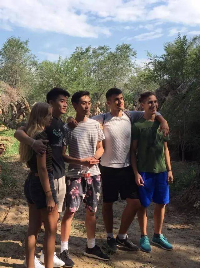 林依轮晒照公开小儿子恋情称不反对早恋:双方父母都尊重祝福_林子轩