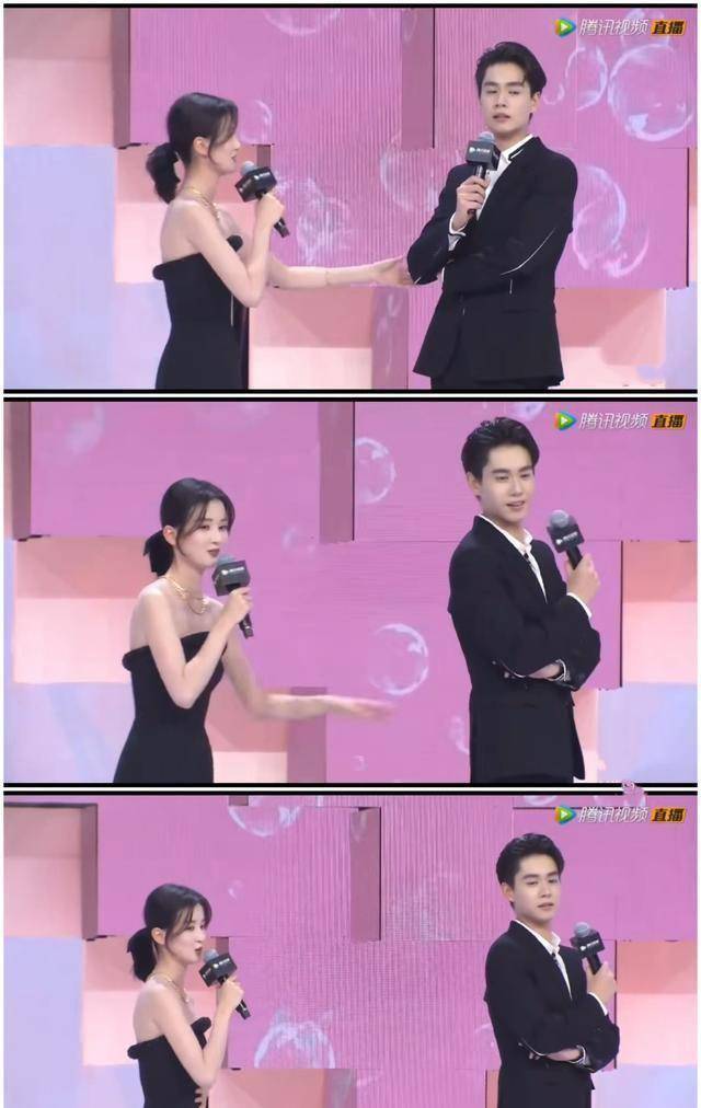 近日,在某个活动现场,乔欣和胡一天穿起了情侣装,两人都是黑色服装