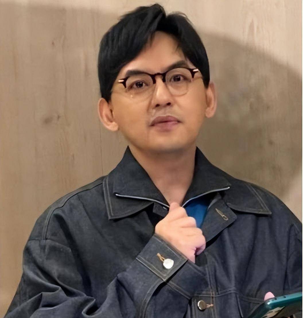 黄子佼承认性演技扰并曝大s小s嗑药,后疑似离去送医 吴宗宪称将起诉