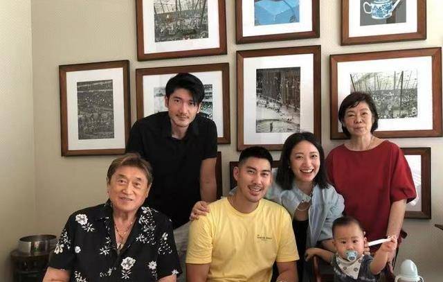 高以翔37岁冥诞引泪目,女友晒合照表思念,粉丝自发悼念花海一片