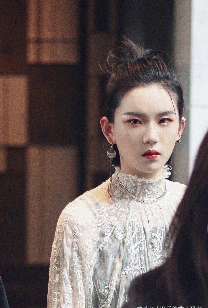 the9陆柯燃美貌被严重低估,丸子头扎发造型解锁女人味,太好看啦_中性