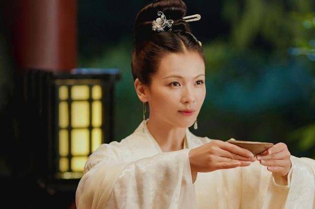 刘涛新剧时尚戏身材引热议,胳膊粗壮似男人,本人7字霸气回怼_审美