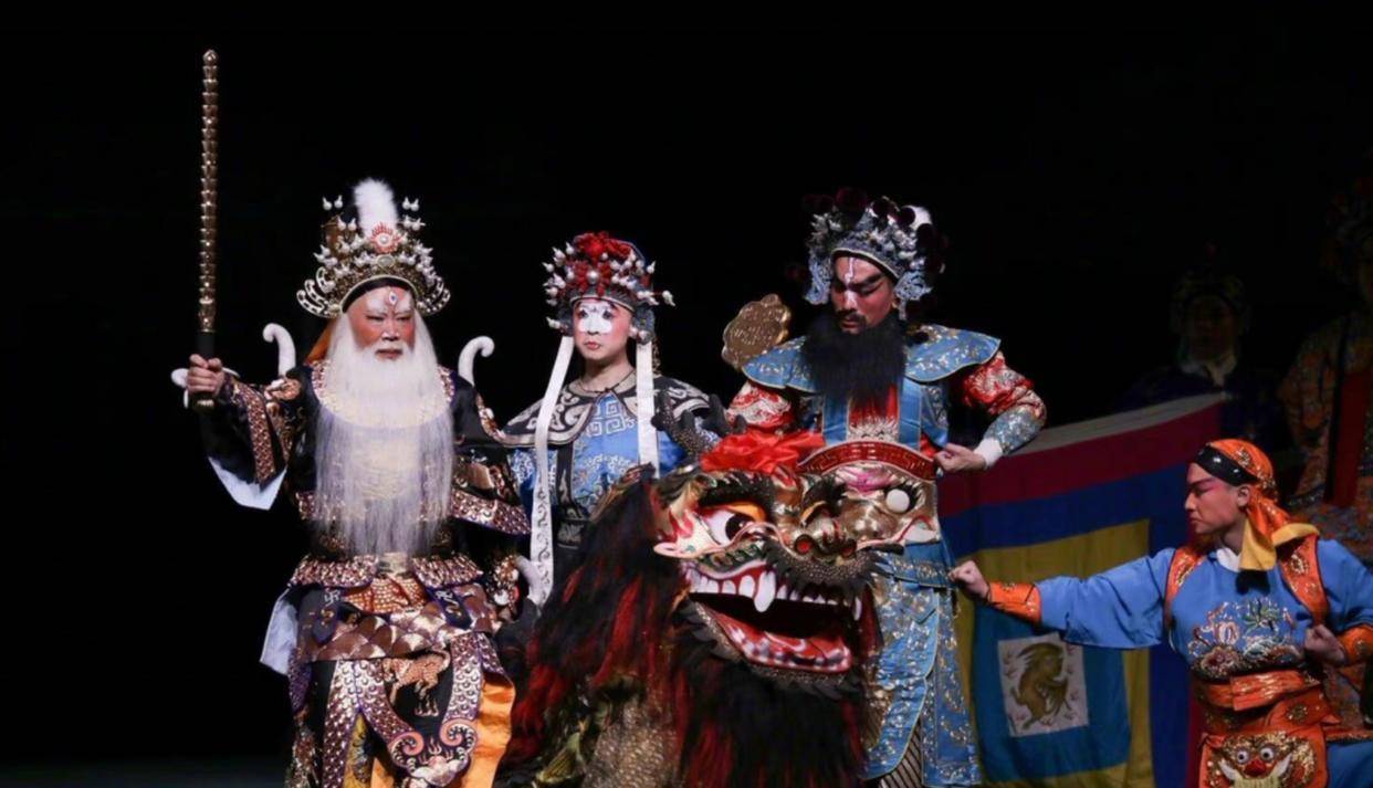 郭德纲拜师赵麟童被骂玩心机,不被主流认可,麒麟社月亏80万_京剧_观众