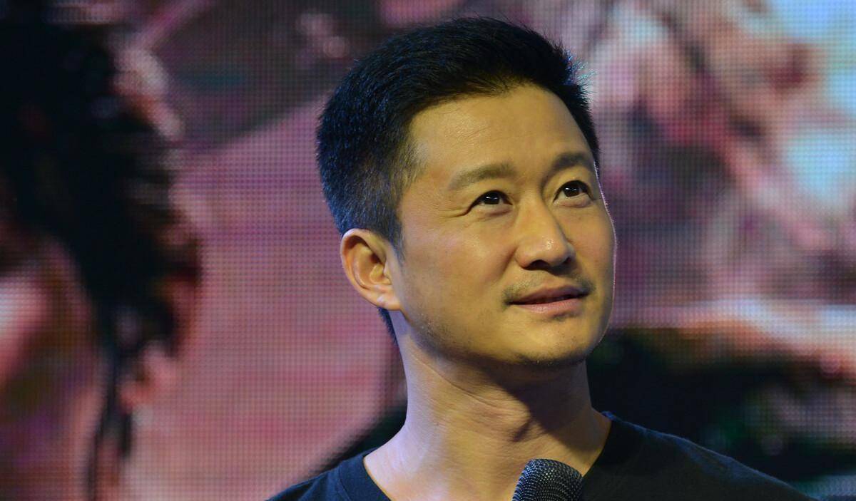 吴京百花奖站姿成亮点 网友调侃:与张嘉译站着像蜡像_电影_嘉宾_仪式