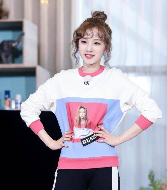 宋雨琦脸上的妆容有多厚?