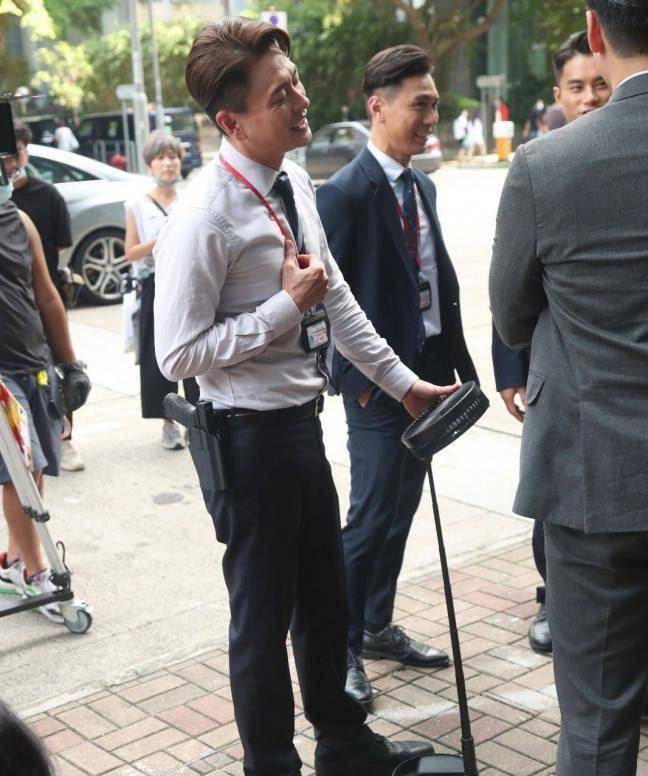 鉴于职业剧种流量高,这几年黄宗泽从飞虎队员,保险经纪人,到廉政公署