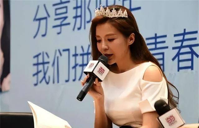 央视主持人朱迅:49岁瘦成一片树叶,19岁儿子帅过老爸_日本_时候_因为