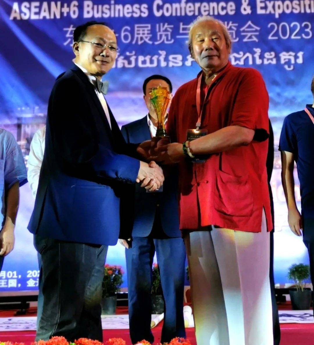 张世鹏‖参加大美中国·第十届中新柬书画名家作品展在柬埔寨首都展览