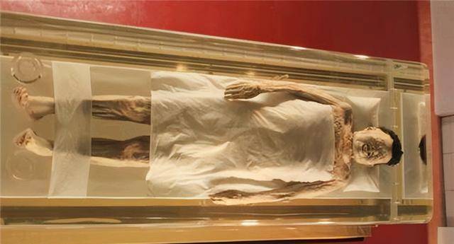 马王堆挖出千年前的藕片汤,开盖瞬间却消失不见,好在摄影师手快_辛追