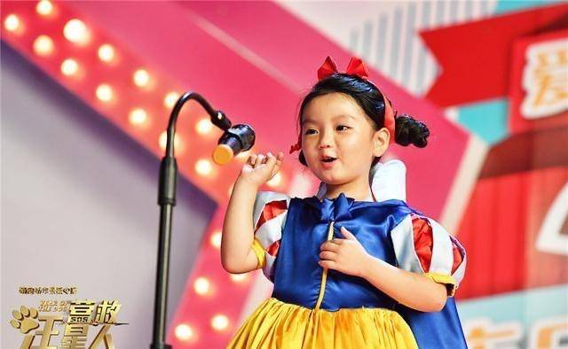 阿拉蕾:4岁赚钱养弟弟,在缺爱的环境带泪成长,现状却令人心疼_董力