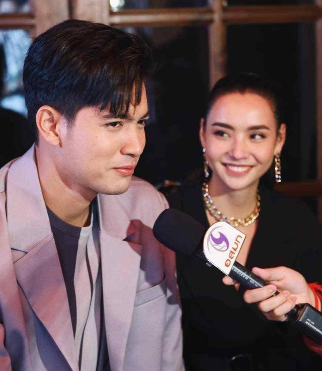 泰星kem,mookda合体亮相粉红不断,kem称妈妈非常喜欢mookda_戏份_一个