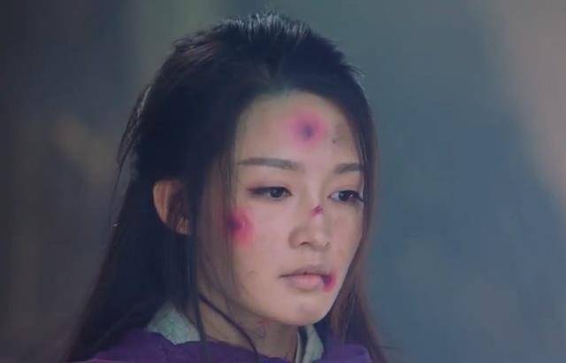 黑化之后的元淳(李沁),从眼神中就能感受其内心的可怕