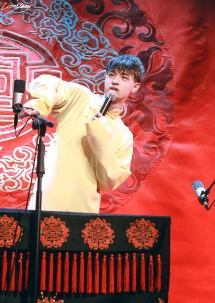 亚洲最帅天团汉服亮相,张云雷风流,秦霄贤倜傥,而他儒雅至极!