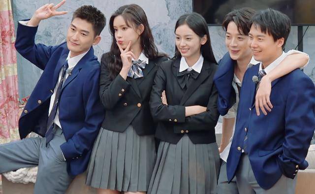 8号房集体扮鬼脸,张翰赖冠霖偶像包袱碎了,看到孟子义:别作了_周也