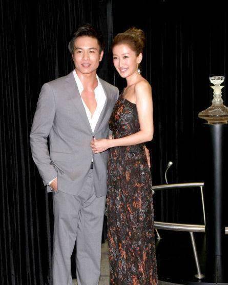 起之后,就没有之前努力了,最后两人也分手了,现在他的老婆是杰西卡·c