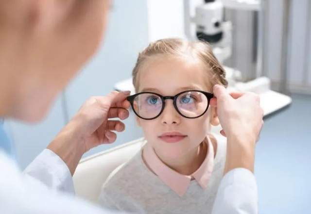 最新！0~12岁儿童视力发育标准公布，你家孩子达标了吗？