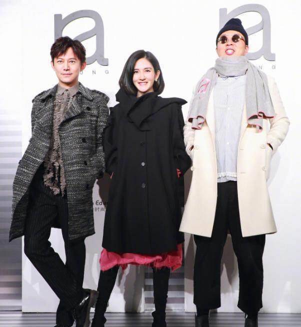 谢娜怀孕后首度亮相:与何炅亲密牵手,这个细节让网友担忧!