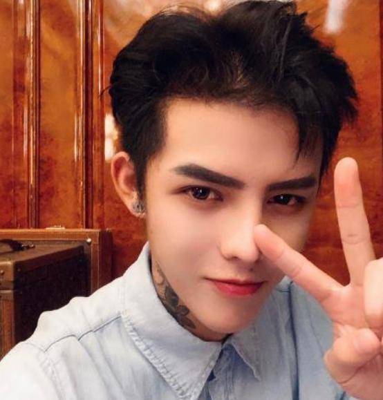 殷世航被男网红恶意模仿,名字只差一个字,外形几乎