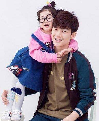 阿拉蕾本名崔雅涵,她不仅长得可爱,更是因为超高的情商和智商而受到