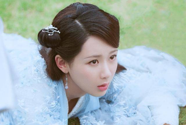 杨紫的身材不好,却很会穿,你永远看不透她的想法