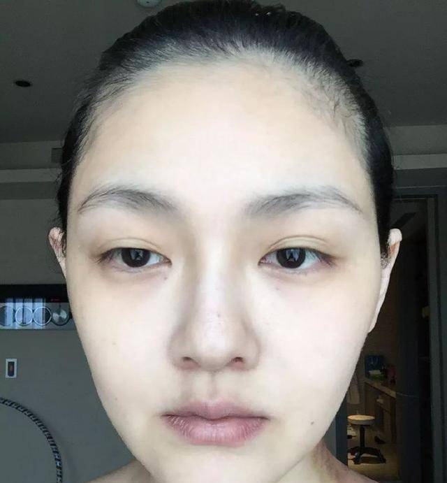 小s新版流星花园出场,脸部浮肿吓坏观众,皮肤状态比大s差太多