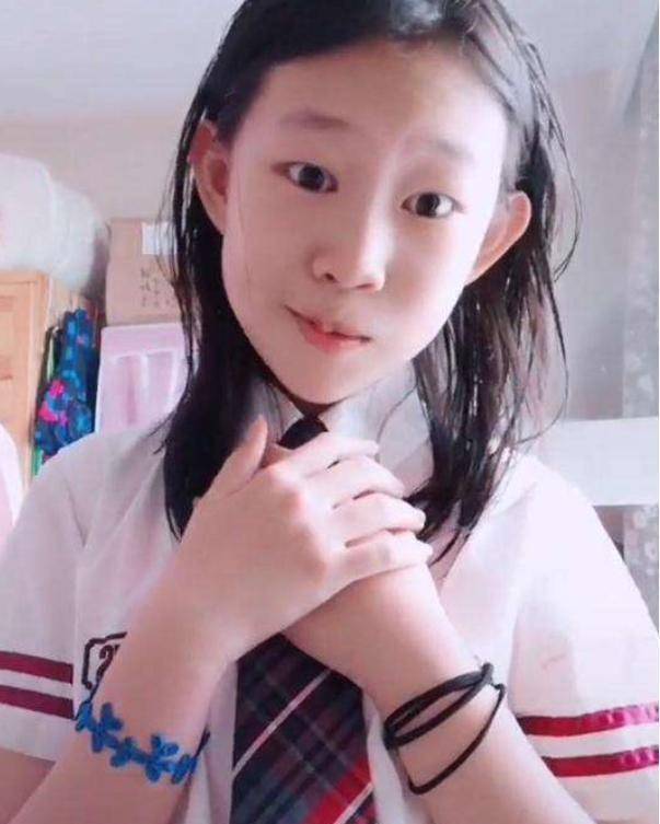 有种张开叫小沈阳女儿,当初被嫌弃,如今14岁的气质堪比超模!