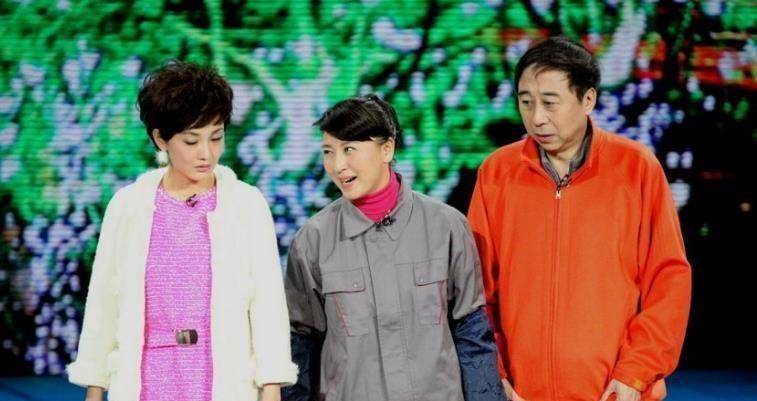 原49岁闫学晶被曝医疗美容失败,摇头皱眉拒绝治疗,她曾经和潘长江合作