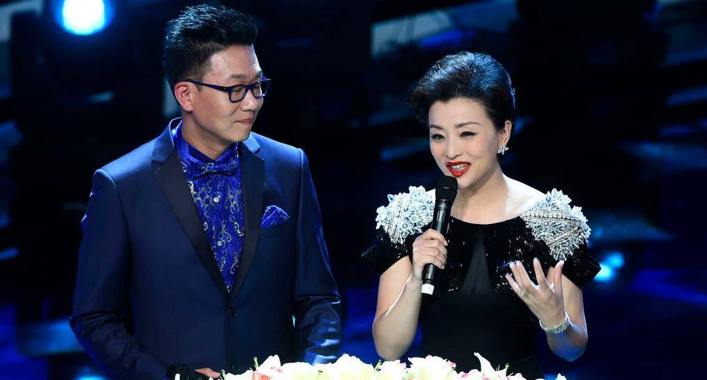 电视著名主持人,因摔耳机被雪藏,现47岁与第二任妻子生活美满_林海