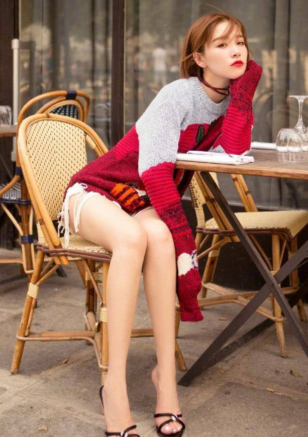 阚清子想要吸引别人注意?在长袖肩膀处剪个"洞"秒变时尚达人?