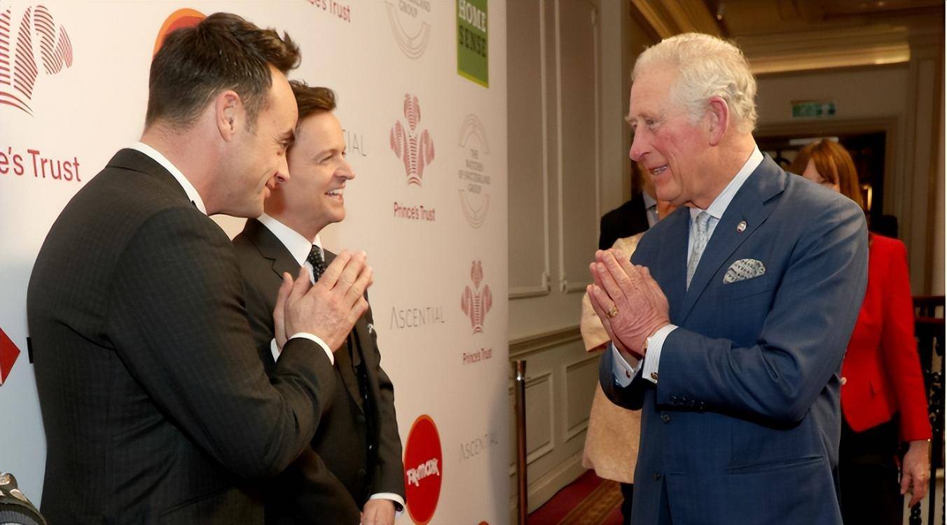 国际见面礼仪有哪些?_问候_礼节_交往