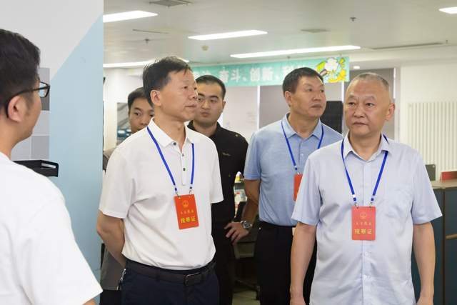 郑州市二七区人大常委会主任吕安民一行莅临梦尔达科技集团走访调研