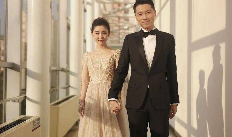 36岁李小萌晒娃过节!