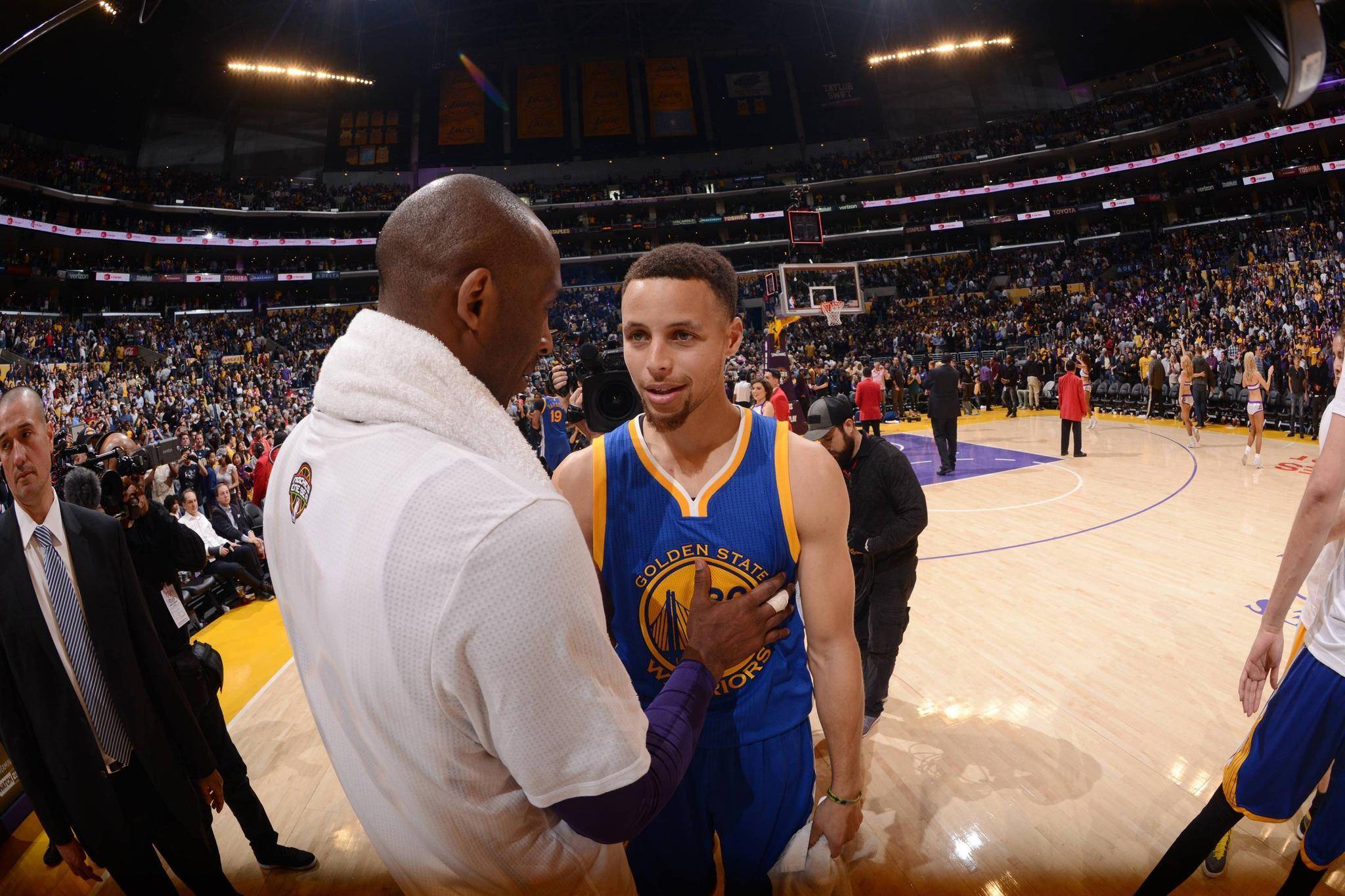 凌晨四点的洛杉矶欺骗球迷多年_曼巴_库里_奥尼尔