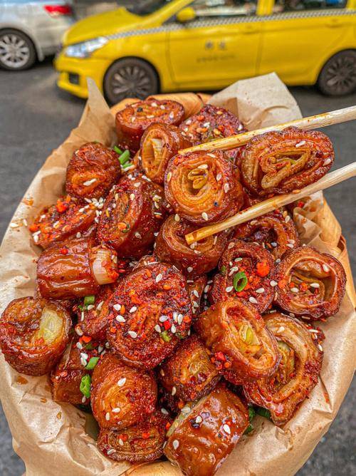 夜市小吃肥肠包大葱