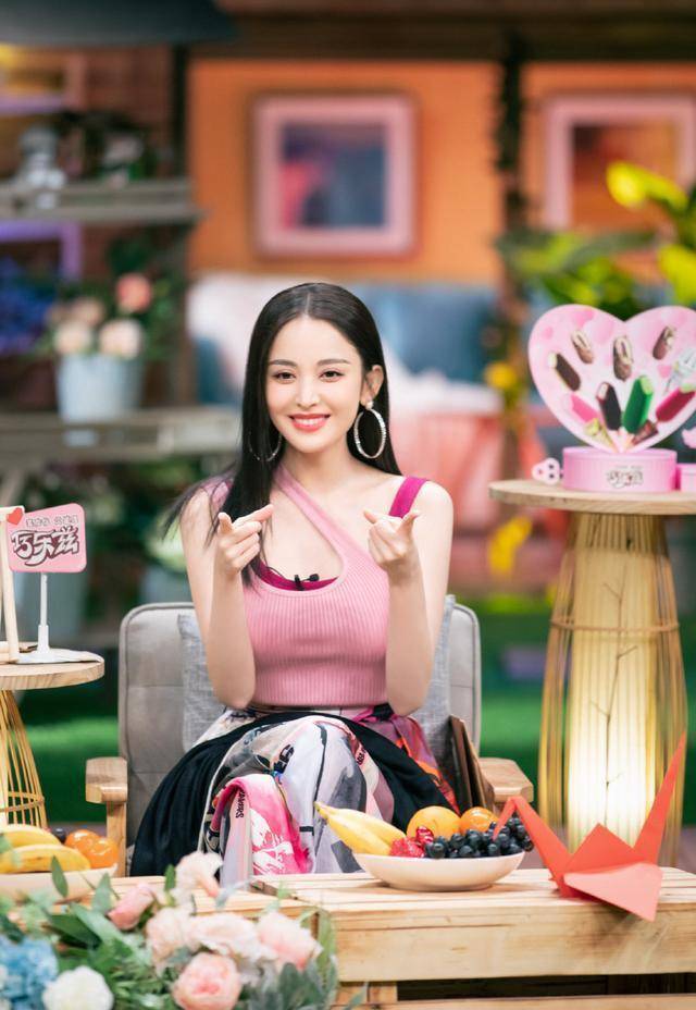 古力娜扎敢拍普通人"不敢拍"的照片,这是她的优势,别轻易尝试_五官