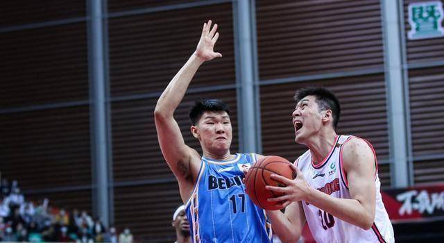 范子铭与北京首钢完成续约无缘cba顶薪合同_赛季_双方_李慕豪